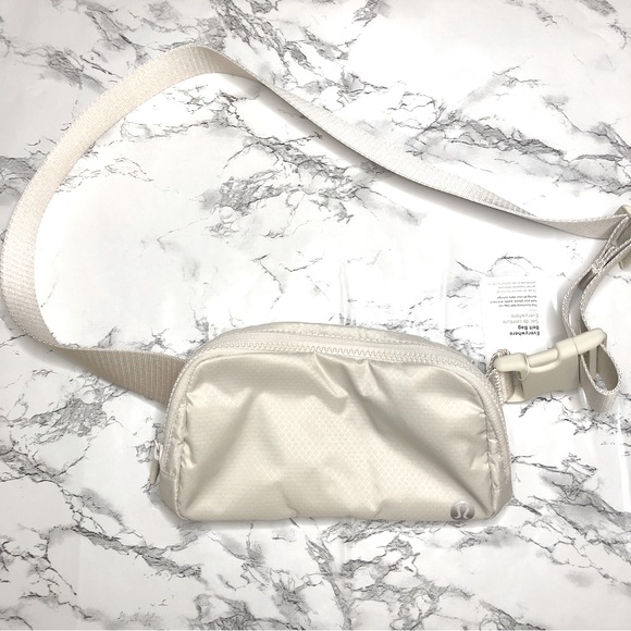 Lululemon Everywhere Belt Bag 1L OG White Opal - Picture 11 of 12